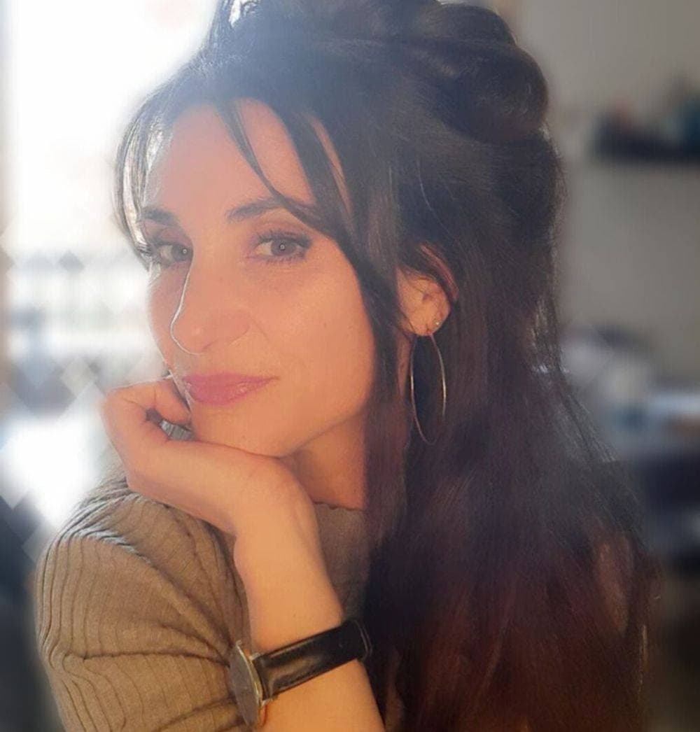 Cynthia Porras, portrait — variante intérieur